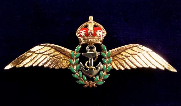 WW2 Royal Navy 'Fleet Air Arm' 9ct Gold & Enamel FAA Pilot's Wing Sweetheart Brooch.