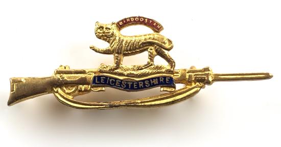 WWI Leicestershire Regiment rifle sweetheart brooch