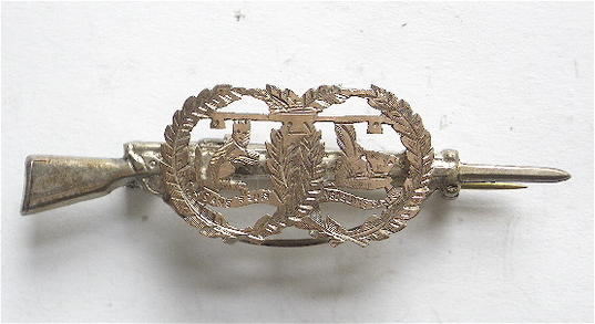Argyll & Sutherland Highlanders 1915 silver rifle sweetheart brooch