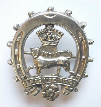 Hampshire Regiment 1908 silver horseshoe sweetheart brooch