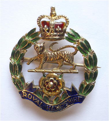 Royal Hampshire Regiment 1954 hallmarked gold sweetheart brooch