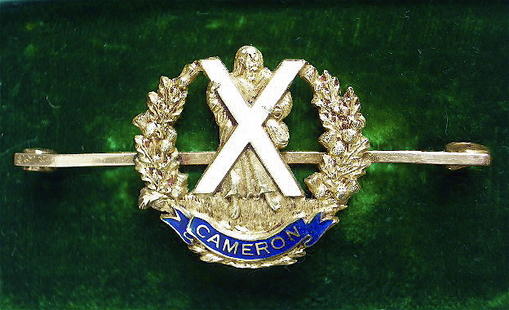 WW2 Cameron Highlanders gold and enamel sweetheart brooch 