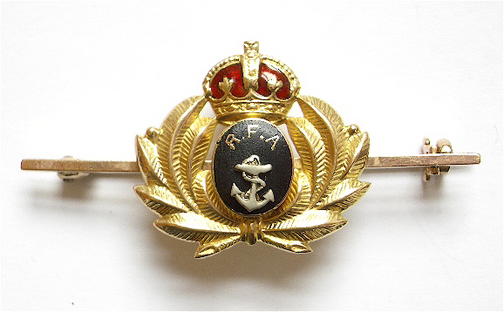 Royal Fleet Auxiliary 15ct gold sweetheart brooch