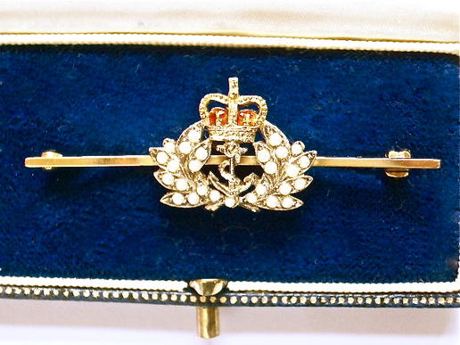 Royal Navy 1964 gold and pearl sweetheart brooch in case by Gieves