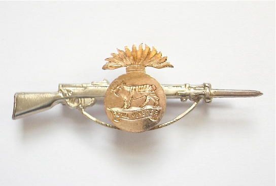 Royal Munster Fusiliers 1915 hallmarked silver rifle sweetheart brooch