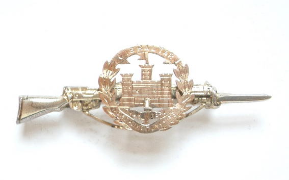 Nothamptonshire Regiment 1915 hallmarked silver rifle sweetheart brooch