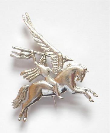 Parachute Regiment Airborne Pegasus 1955 gold brooch by Garrard