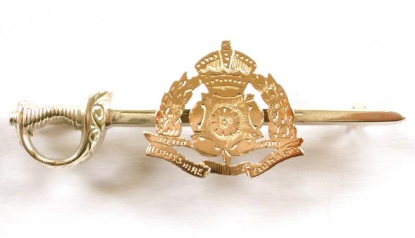 WW1 Derbyshire Yeomanry 1915 Hallmarked Silver & Gold Sword Sweetheart Brooch.