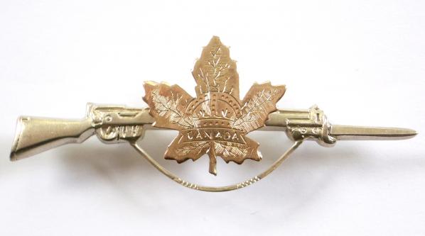 WW1 Canadian Military Forces 1915 Hallmarked Silver & Gold Rifle Sweetheart Brooch.
