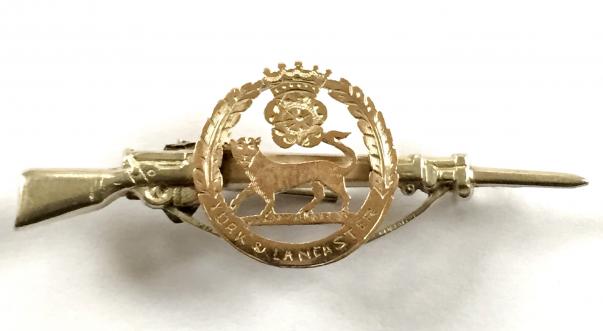 WW1 Hampshire Regiment 1915 Hallmarked Silver & Gold Rifle Sweetheart Brooch.