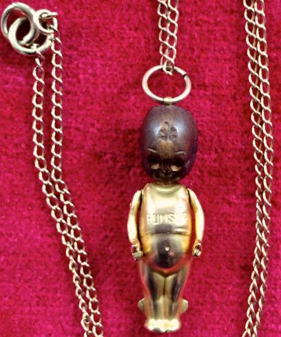 WW1 Thumbs Fumsup Touch Wud, 15 carat Gold Lucky Charm and Chain Necklace.