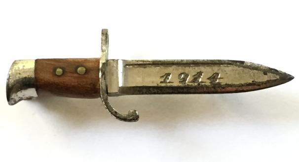 WW1 Miniature Bayonet Dated 1914 Sweetheart Battle Brooch, Length 33mm.