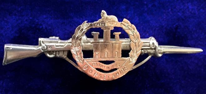 WW1 Dorsetshire Regiment 1915 Hallmarked Silver & Gold Rifle Sweetheart Brooch.