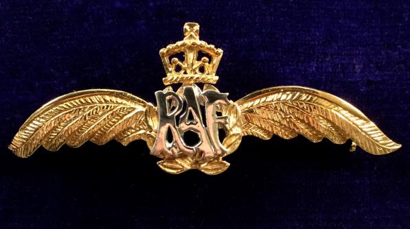 EIIR Royal Air Force, 1994 Hallmarked Gold RAF Pilot's Wing Sweetheart Brooch.