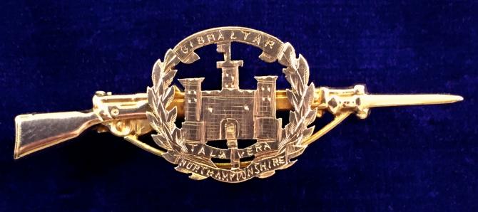 WW1 Northamptonshire Regiment Gold Regimental Rifle Sweetheart Brooch by Ahronsberg Brothers.