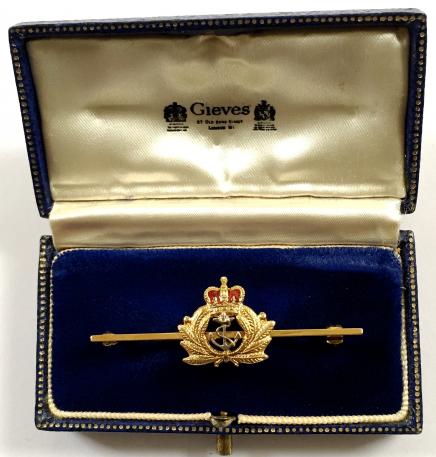 EIIR Royal Navy Officer's Cap Badge Style, 1989 Hallmarked Gold & Enamel Sweetheart Brooch & Presentation Case by Gieves.