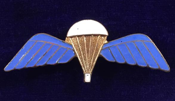 Parachute Regiment Gilt & Enamel Regimental Sweetheart Brooch / Badge.