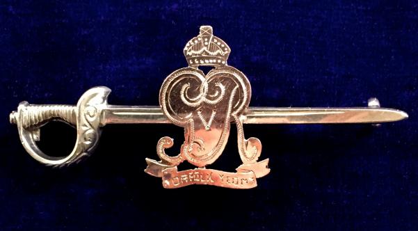 WW1 Norfolk Yeomanry 1915 Hallmarked Silver & Gold Sword Sweetheart Brooch.