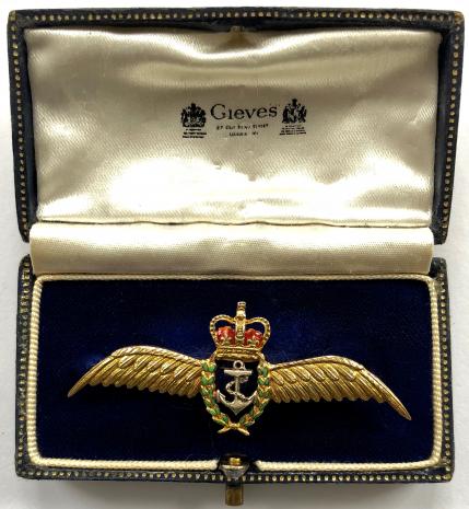 EIIR Royal Navy, Fleet Air Arm 1962 Hallmarked Gold Pilot's Wing Brooch with Gieves Presentation Case.