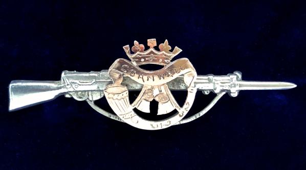 WW1 The Duke of Cornwalls Light Infantry 1914 Hallmarked Silver & Gold Rifle DCLI Sweetheart Brooch.