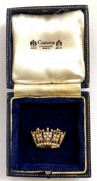 Royal Navy & Merchant Services 1989 gold and pearl naval crown brooch