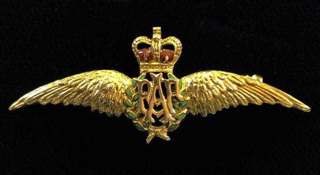 Royal Air Force pilot's wing 1979 gold RAF sweetheart brooch by Garrard London