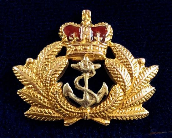 Royal Navy officer's style gold brooch